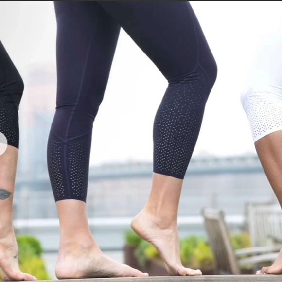Lululemon Anew Crop (21") Black 21276 - Picture 16 of 16